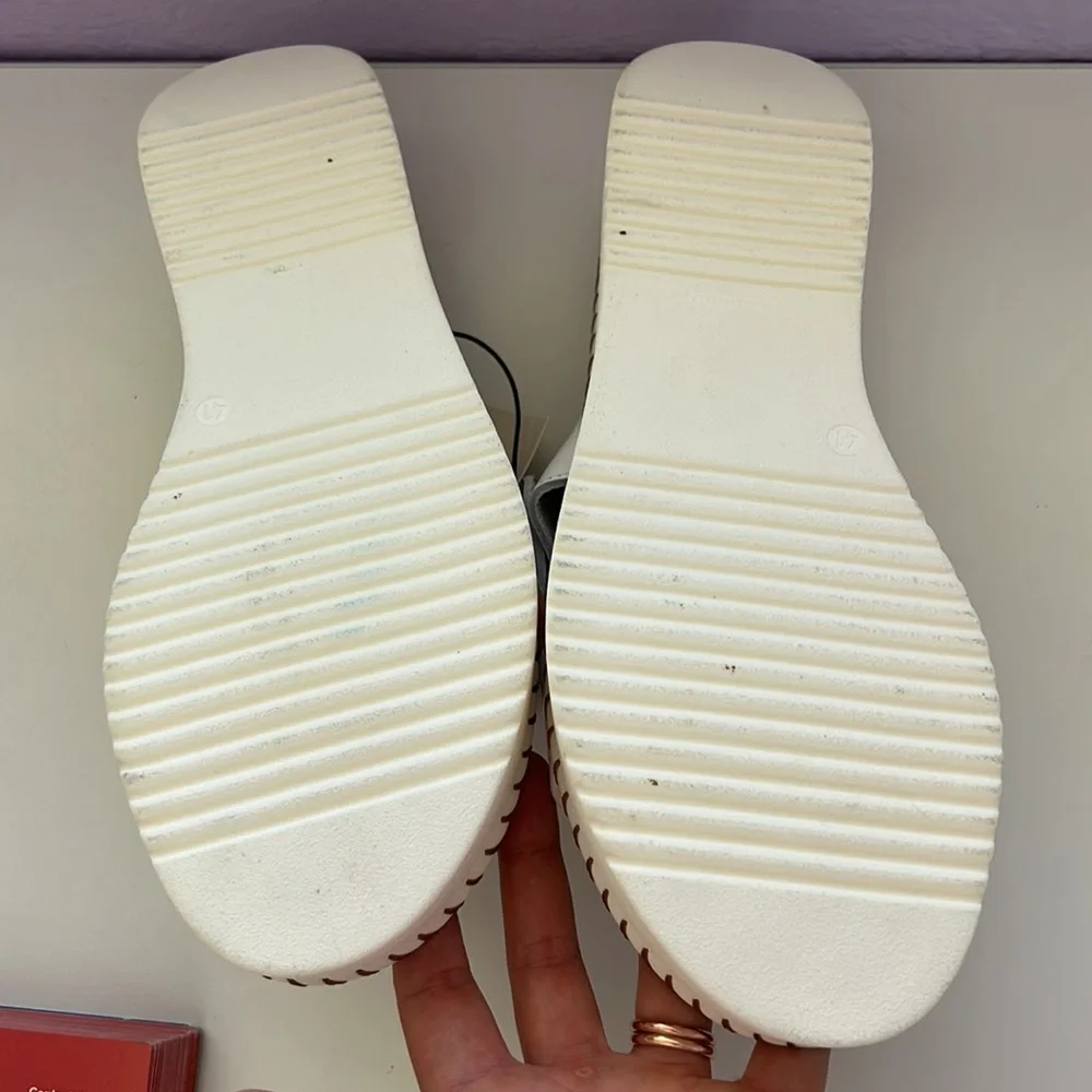 Leather slides made in Italy